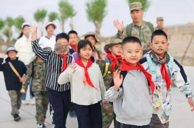 孩子们走进兵营沉溺式体会军旅日子淬炼钢铁毅力 孩子们走进兵营沉溺式体会军旅日子淬炼钢铁毅力